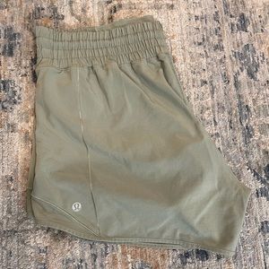 Lululemon Hotty Hot HR Short 4” Size 10